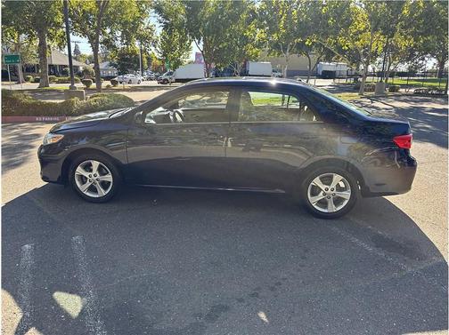 Blue 2013 Toyota Corolla LE