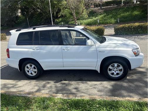 2003 Toyota Highlander Base