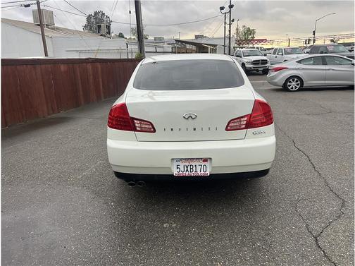 White 2004 INFINITI G35x Base