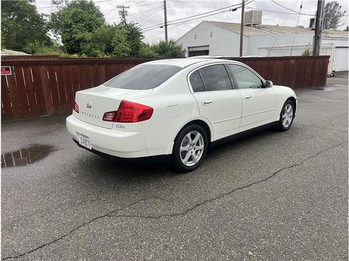 White 2004 INFINITI G35x Base