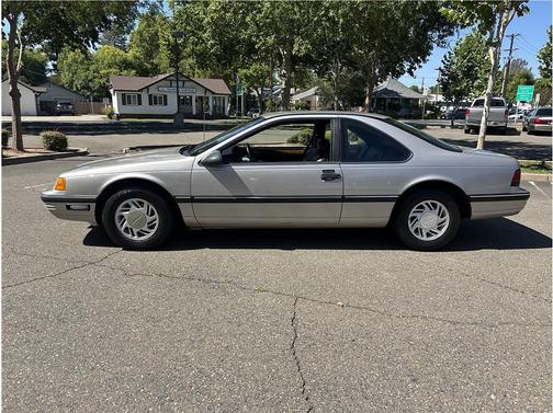Silver 1990 Ford Thunderbird LX