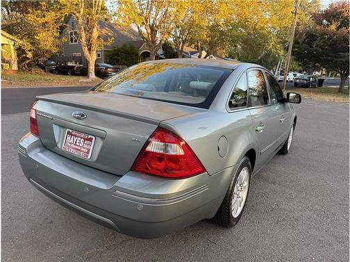 Blue 2005 Ford Five Hundred SEL