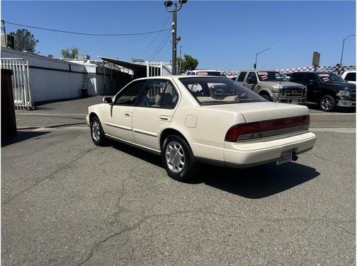 1993 Nissan Maxima GXE