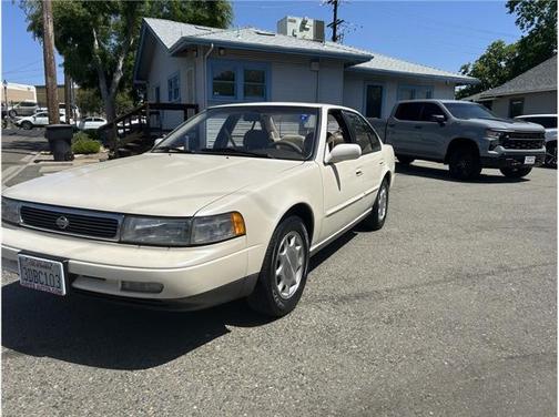 1993 Nissan Maxima GXE