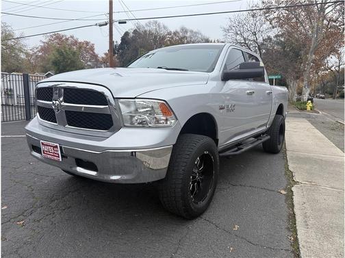 2017 RAM 1500 SLT