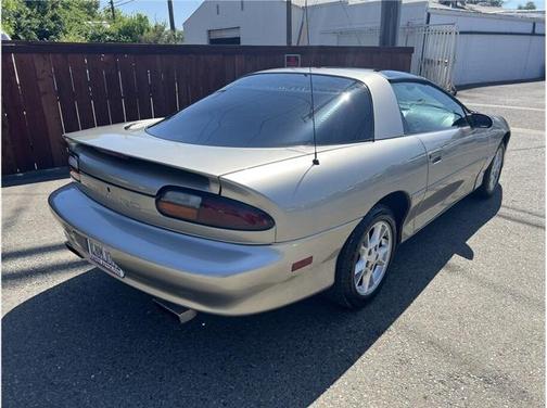 2001 Chevrolet Camaro Base