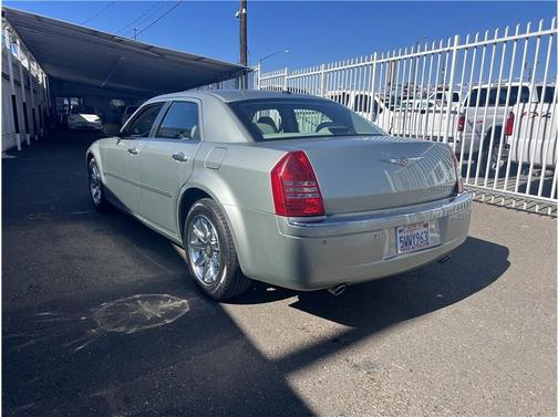 2006 Chrysler 300C Base