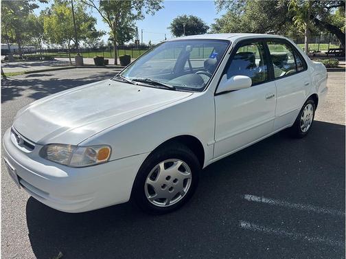 White 1999 Toyota Corolla LE