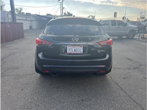 2016 INFINITI QX70 Base