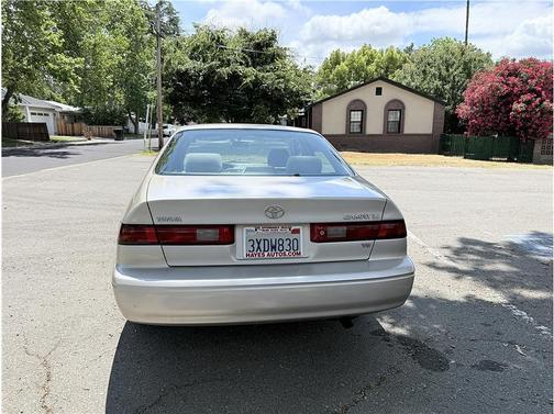 Gold 1998 Toyota Camry LE V6