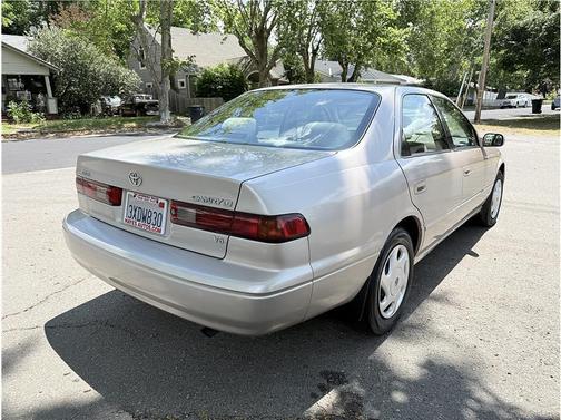 Gold 1998 Toyota Camry LE V6