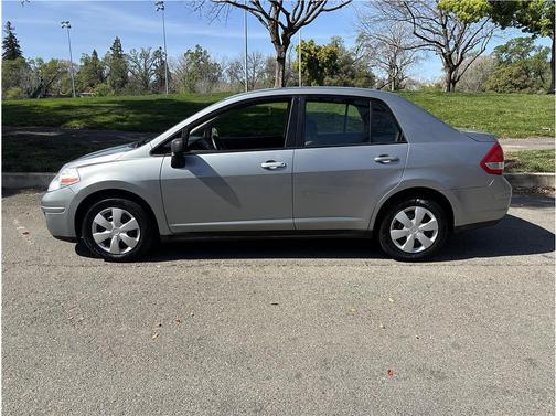 2011 Nissan Versa 1.8 S