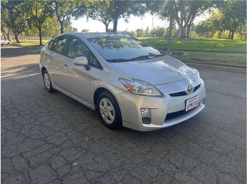 2010 Toyota Prius III