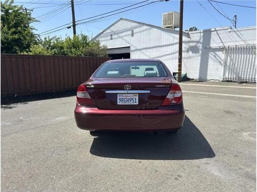 2004 Toyota Camry LE