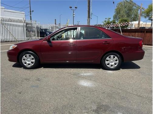 2004 Toyota Camry LE