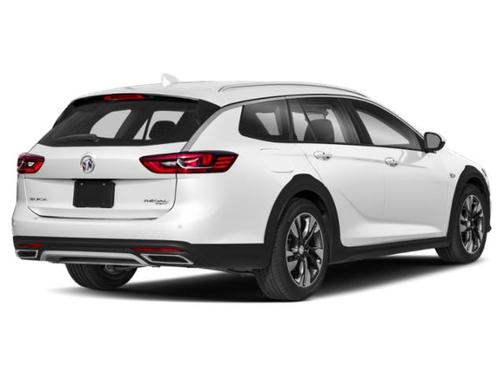 White 2018 Buick Regal TourX Essence