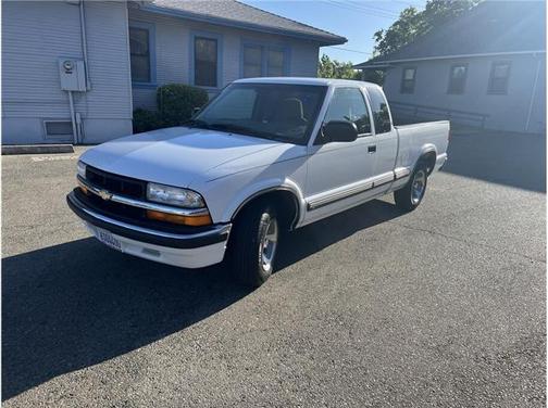 2001 Chevrolet S-10 Base