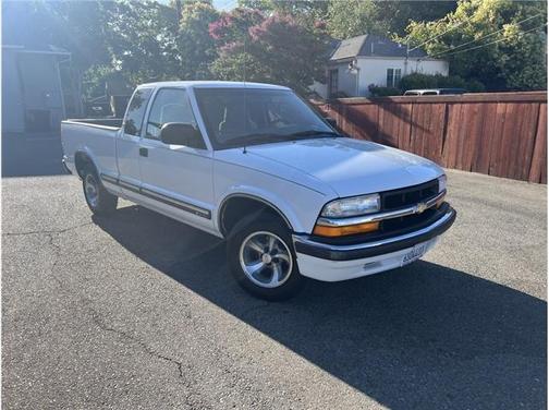 2001 Chevrolet S-10 Base