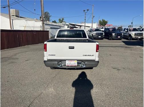 2001 Chevrolet S-10 Base