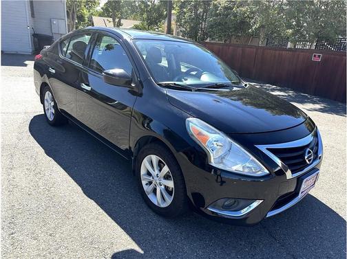 Black 2015 Nissan Versa 1.6 SL