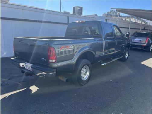 Green 2004 Ford F-250 XLT