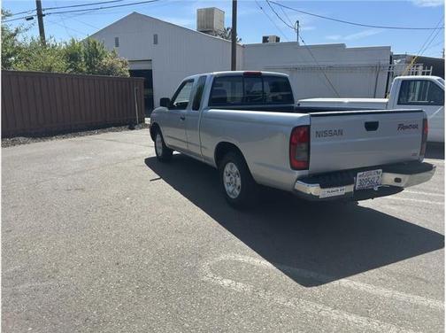 2000 Nissan Frontier XE