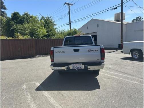 2000 Nissan Frontier XE