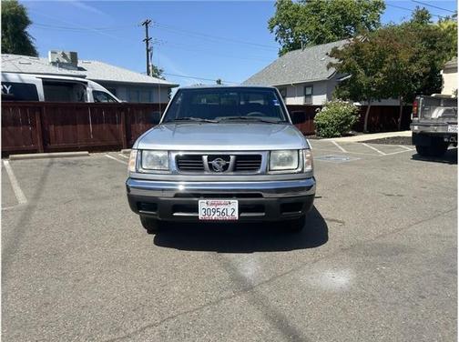 2000 Nissan Frontier XE