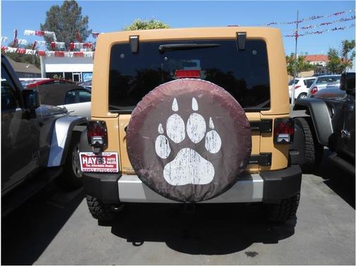 Photo 4 of 15 of 2014 Jeep Wrangler Unlimited Sahara