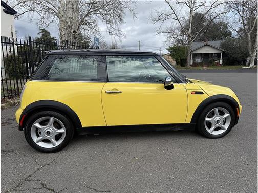 2005 MINI Cooper Base