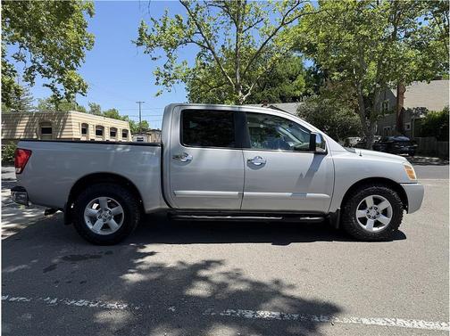 Silver 2004 Nissan Titan SE Crew Cab