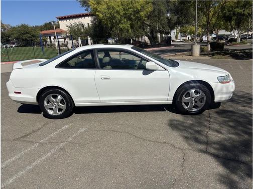 White 2000 Honda Accord EX V6