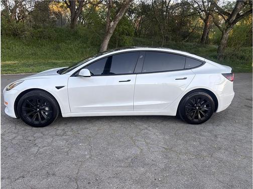 2022 Tesla Model 3 Standard Range