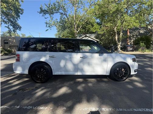 White 2019 Ford Flex SEL