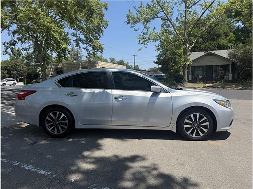Silver 2017 Nissan Altima 2.5 SV