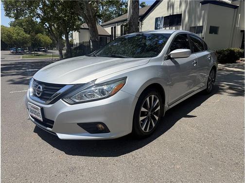 Silver 2017 Nissan Altima 2.5 SV