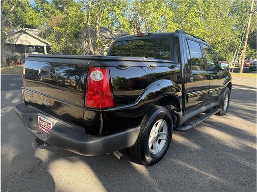 Black 2005 Ford Explorer Sport Trac XLT