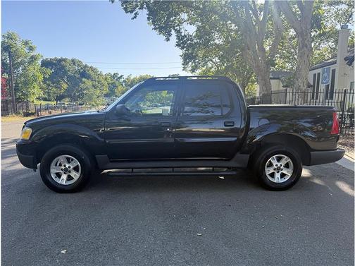 Black 2005 Ford Explorer Sport Trac XLT