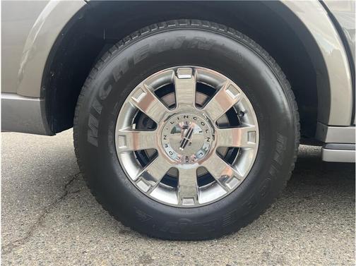 2003 Lincoln Navigator Base