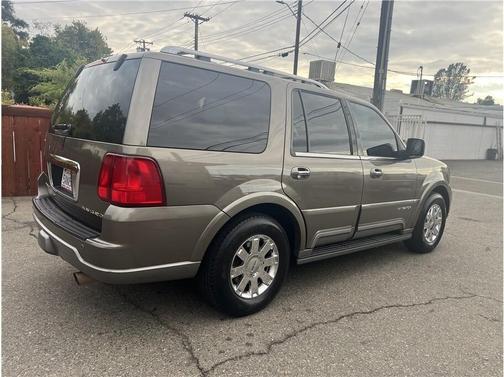 2003 Lincoln Navigator Base