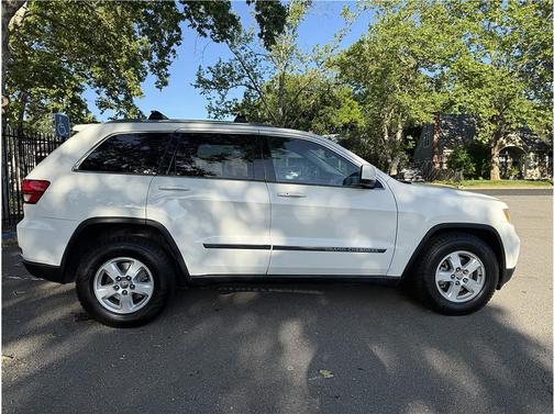 White 2011 Jeep Grand Cherokee Laredo