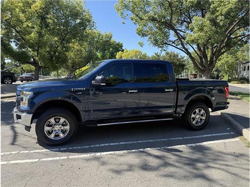 Blue 2016 Ford F-150 XLT