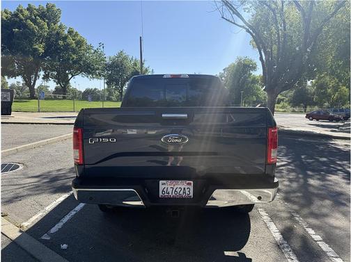 Blue 2016 Ford F-150 XLT