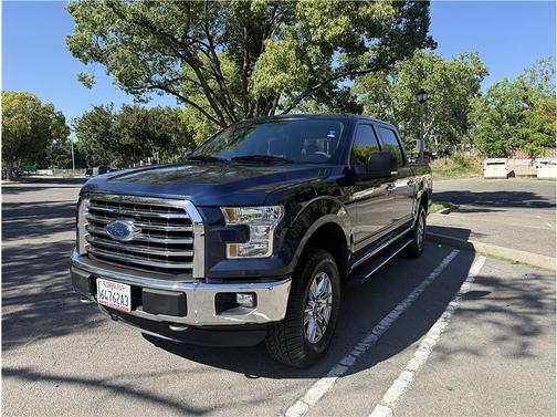 Blue 2016 Ford F-150 XLT