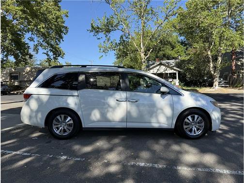 White 2015 Honda Odyssey EX-L