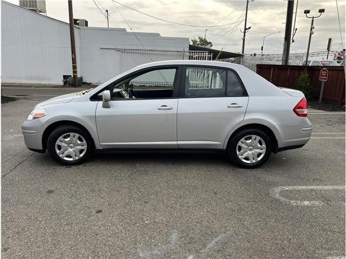 2011 Nissan Versa 1.8 S