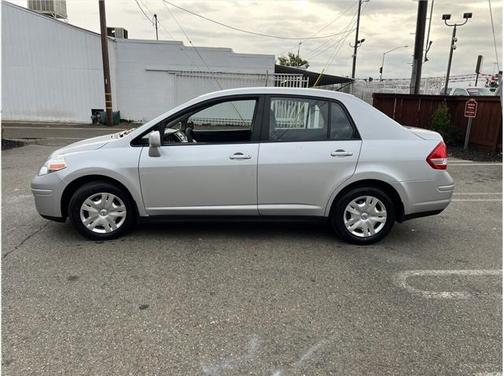 2011 Nissan Versa 1.8 S