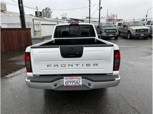 2001 Nissan Frontier XE King Cab