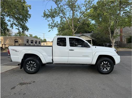 White 2010 Toyota Tacoma Access Cab