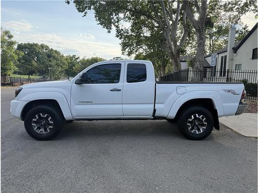 White 2010 Toyota Tacoma Access Cab